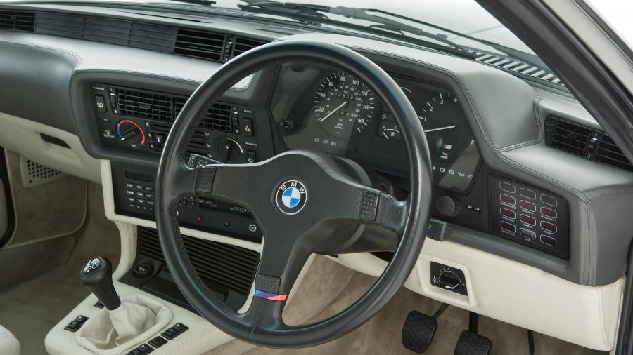 Панель приборов BMW M635 CSi (E24) 1984 года  (UK) (фото 11 из 37)